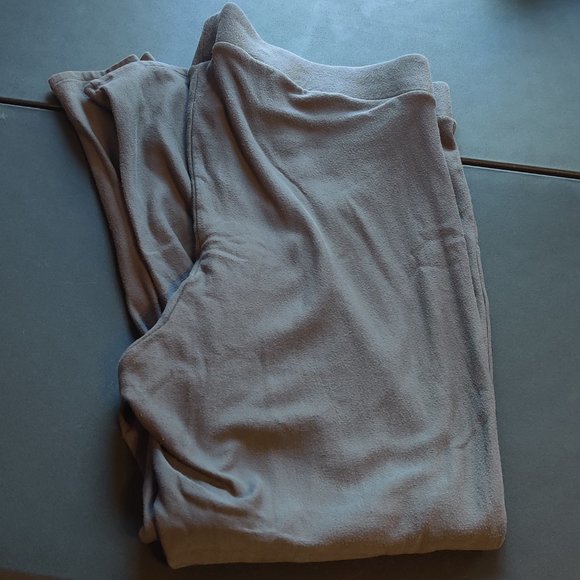 TORRID, Super Soft Gray Leggings, Thick and Warm, Perfect for Winter - Picture 4 of 6